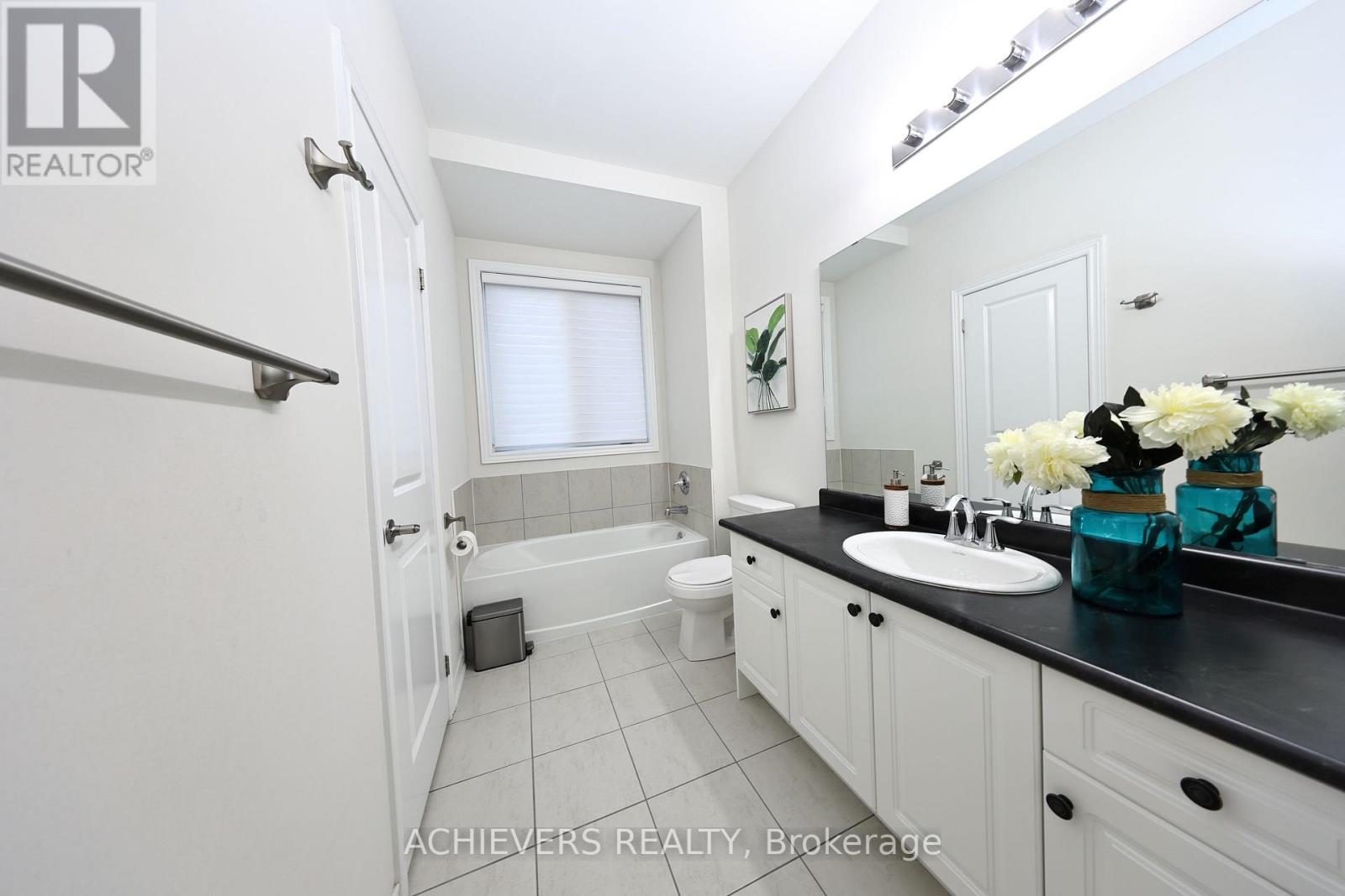 54 Veterans Street, Bradford West Gwillimbury, Ontario  L3A 4L4 - Photo 25 - N13450118