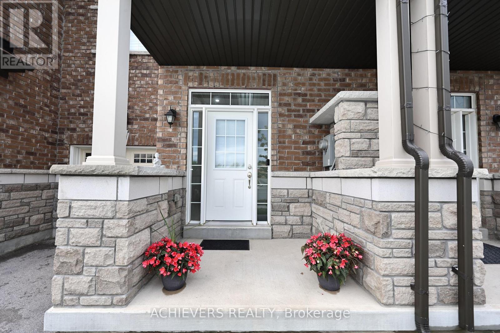 54 Veterans Street, Bradford West Gwillimbury, Ontario  L3A 4L4 - Photo 4 - N13450118