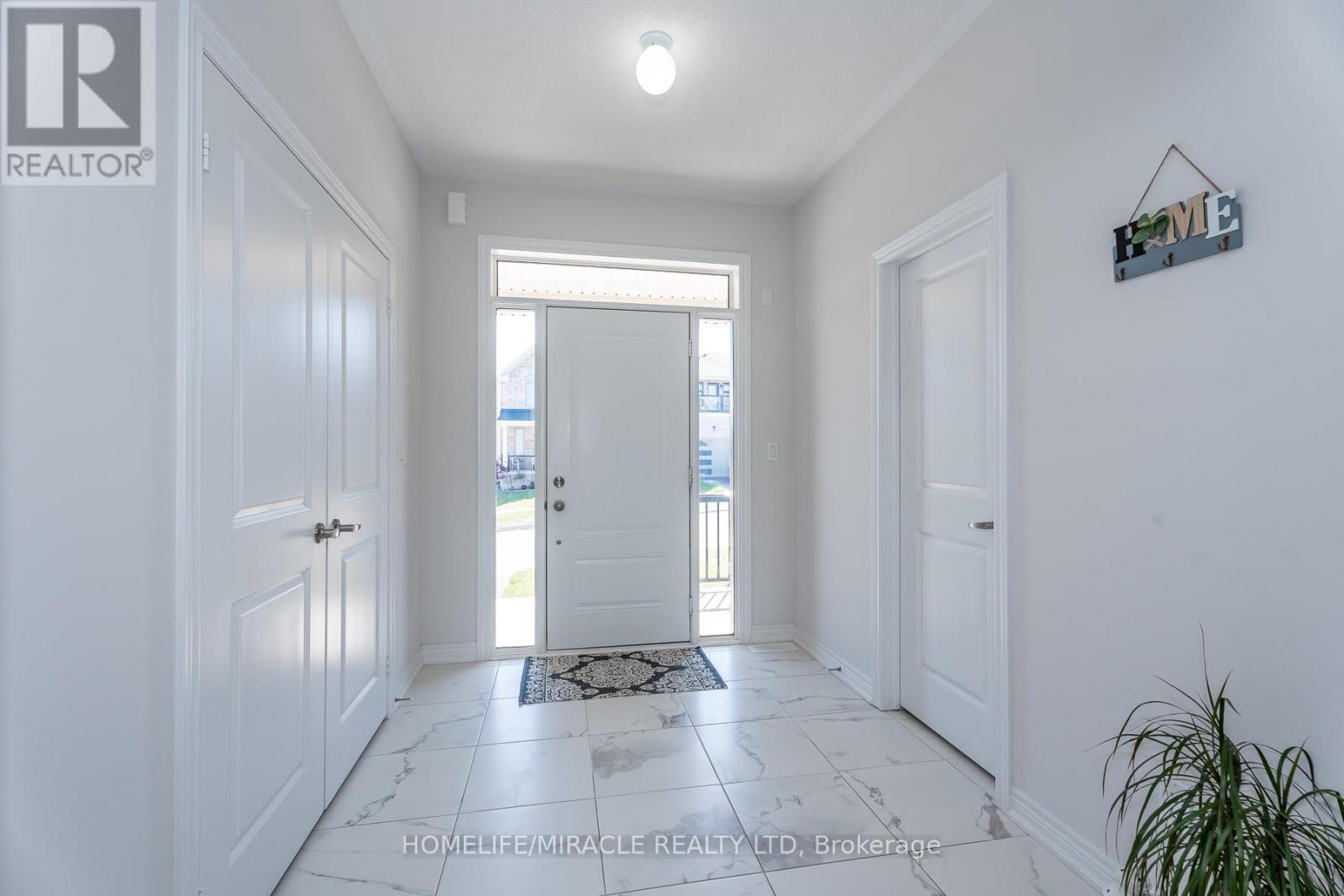 5 Ainslie Hill Crescent, Georgina, Ontario  L0E 1R0 - Photo 8 - N13450152