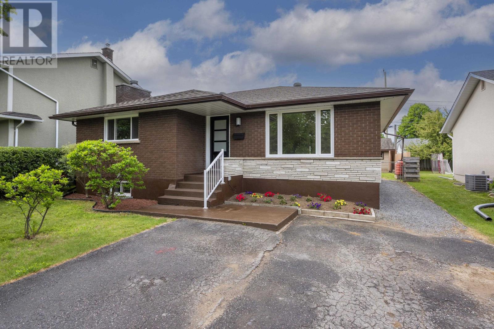 124 Riverview Dr W, Thunder Bay, Ontario  P7C 1R4 - Photo 1 - TB2601526