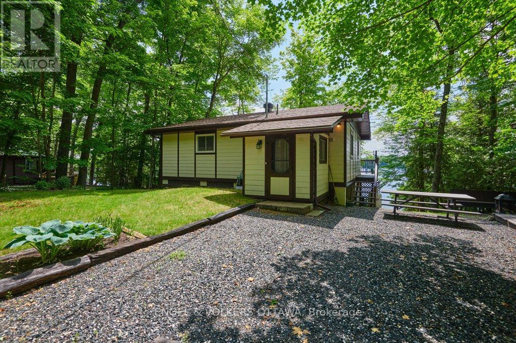 1054 COUTLEE POINT LANE, Frontenac, Ontario
