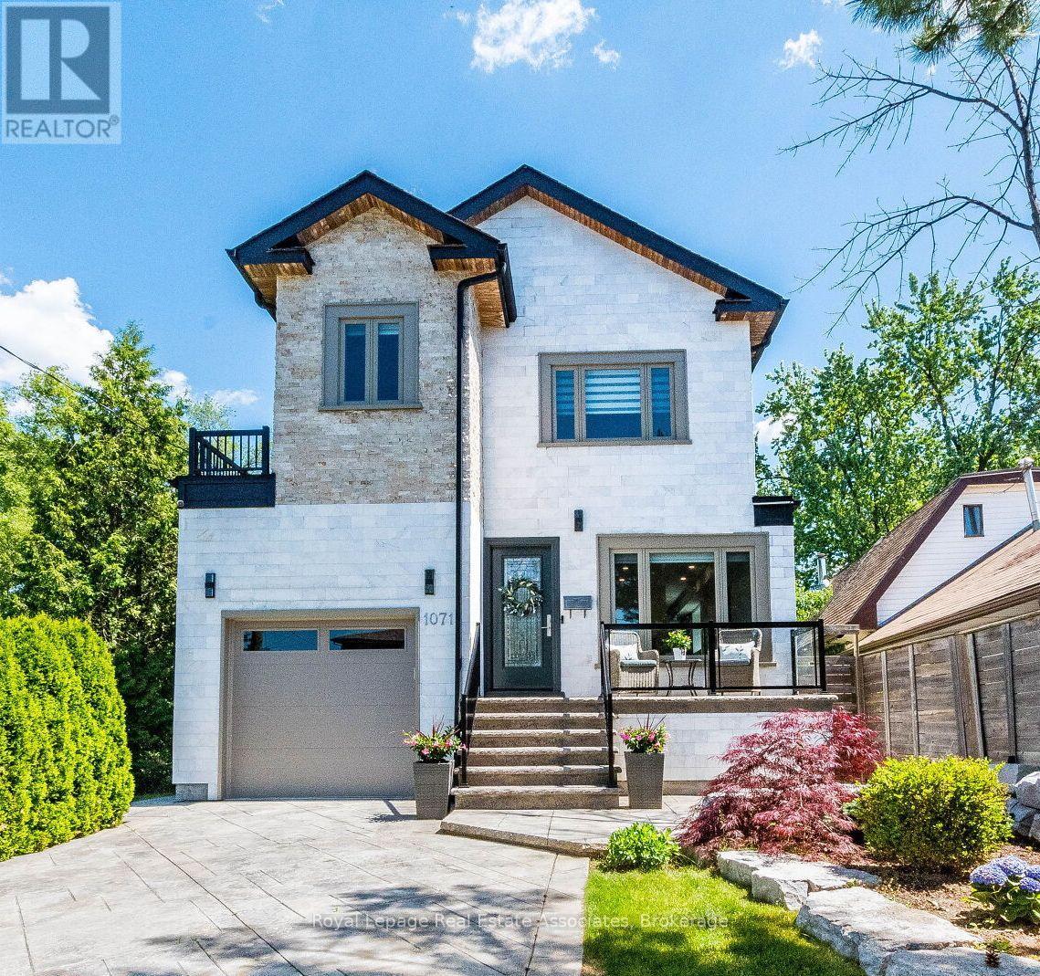 1071 WESTMOUNT AVENUE, Mississauga, Ontario
