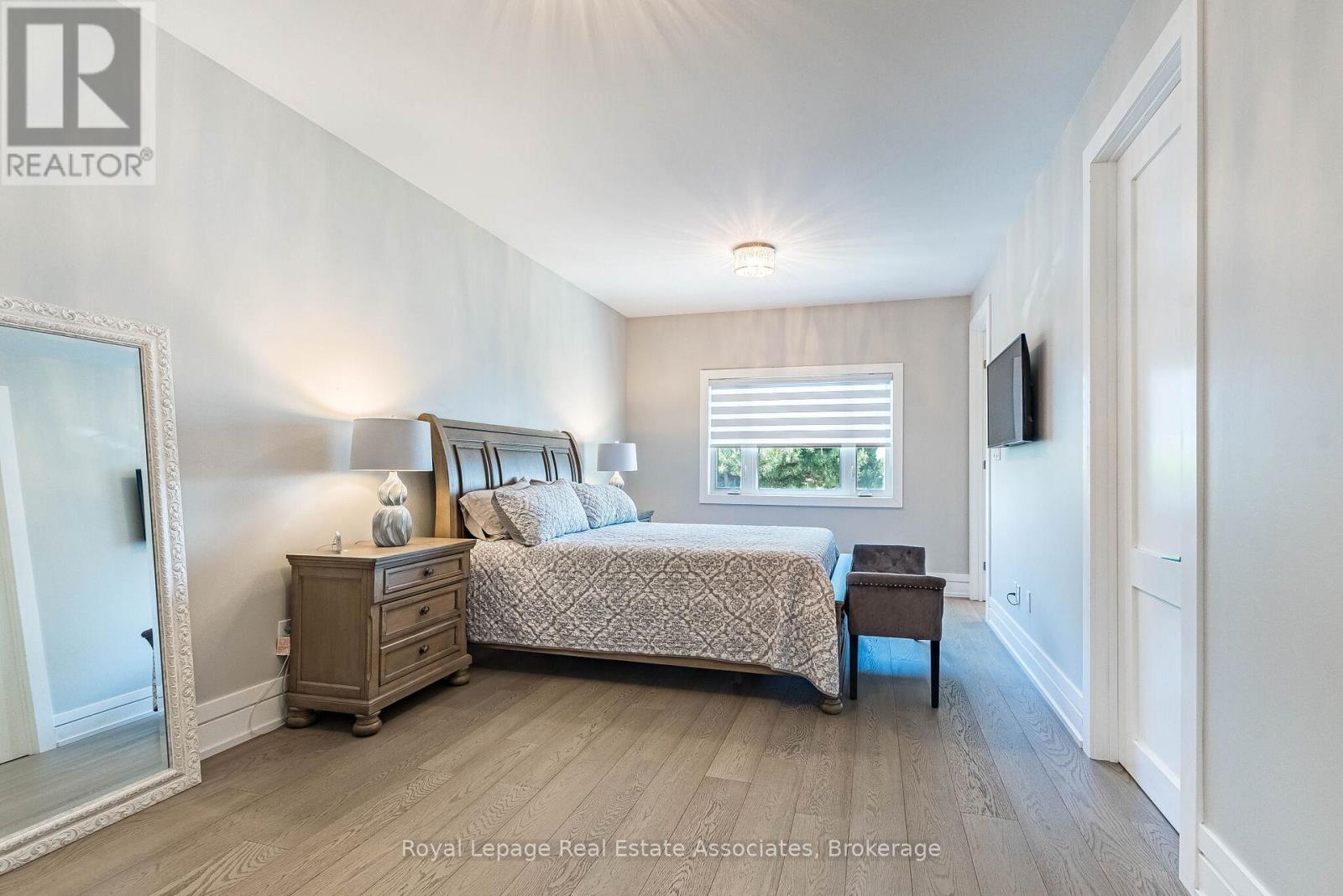 1071 Westmount Avenue, Mississauga, Ontario  L5E 1X5 - Photo 19 - W13449988