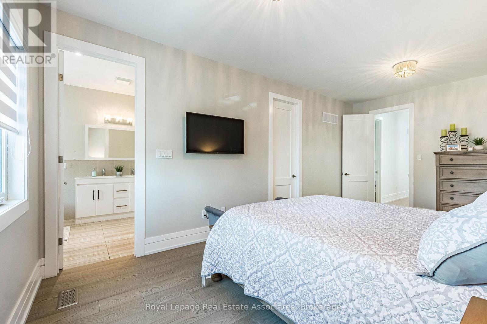 1071 Westmount Avenue, Mississauga, Ontario  L5E 1X5 - Photo 21 - W13449988