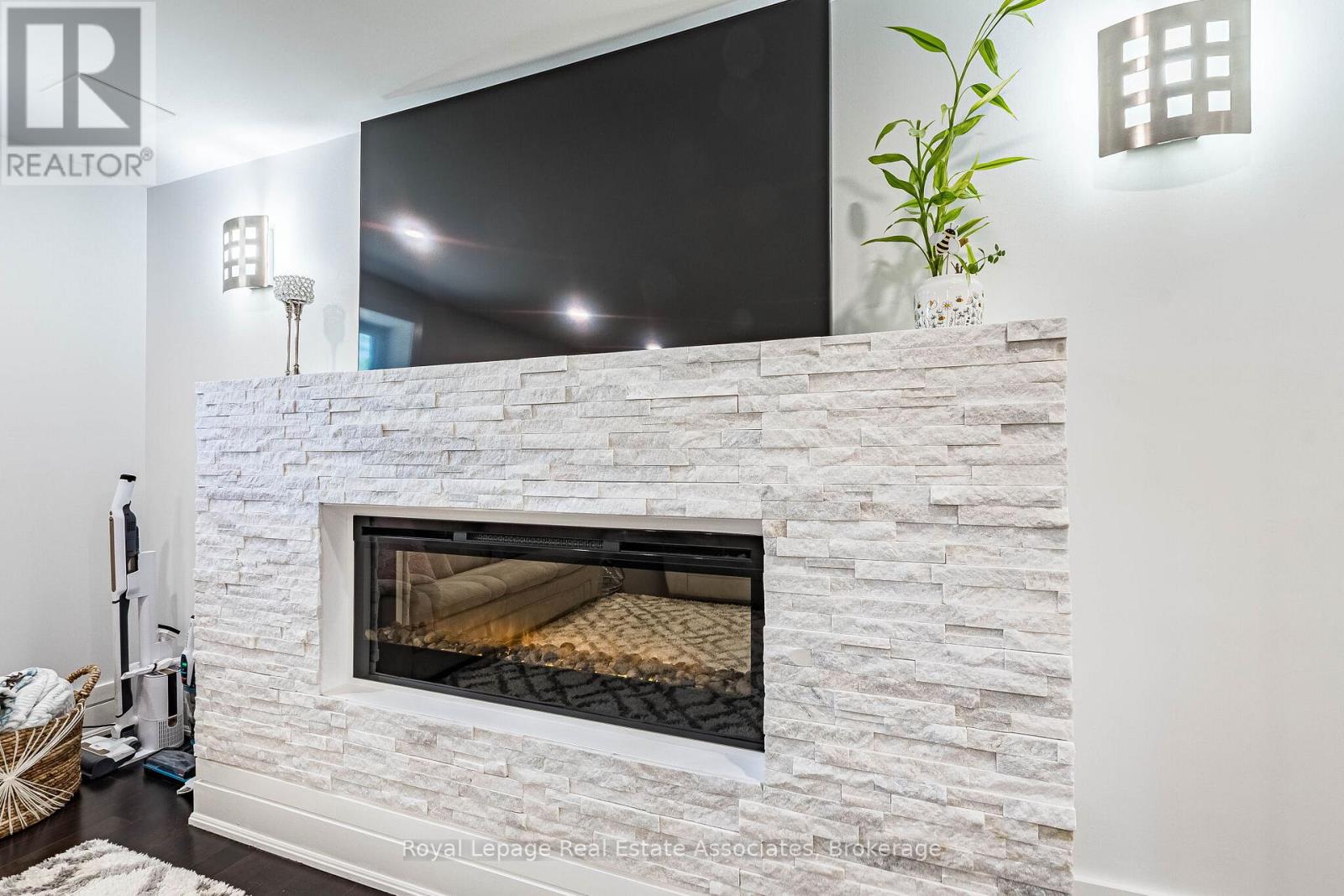 1071 Westmount Avenue, Mississauga, Ontario  L5E 1X5 - Photo 36 - W13449988