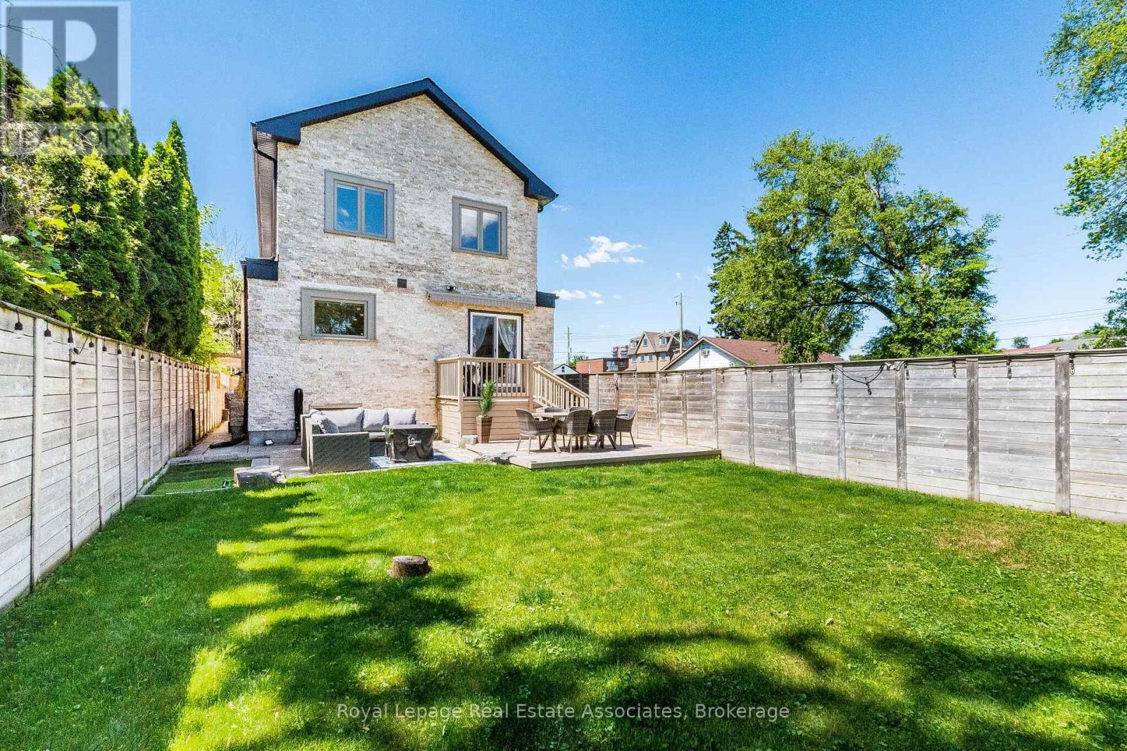 1071 Westmount Avenue, Mississauga, Ontario  L5E 1X5 - Photo 42 - W13449988