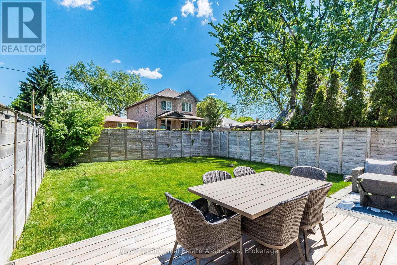 1071 Westmount Avenue, Mississauga, Ontario  L5E 1X5 - Photo 43 - W13449988