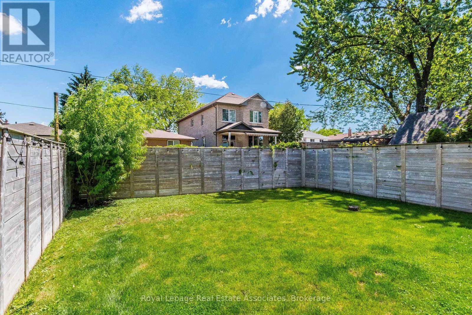 1071 Westmount Avenue, Mississauga, Ontario  L5E 1X5 - Photo 45 - W13449988