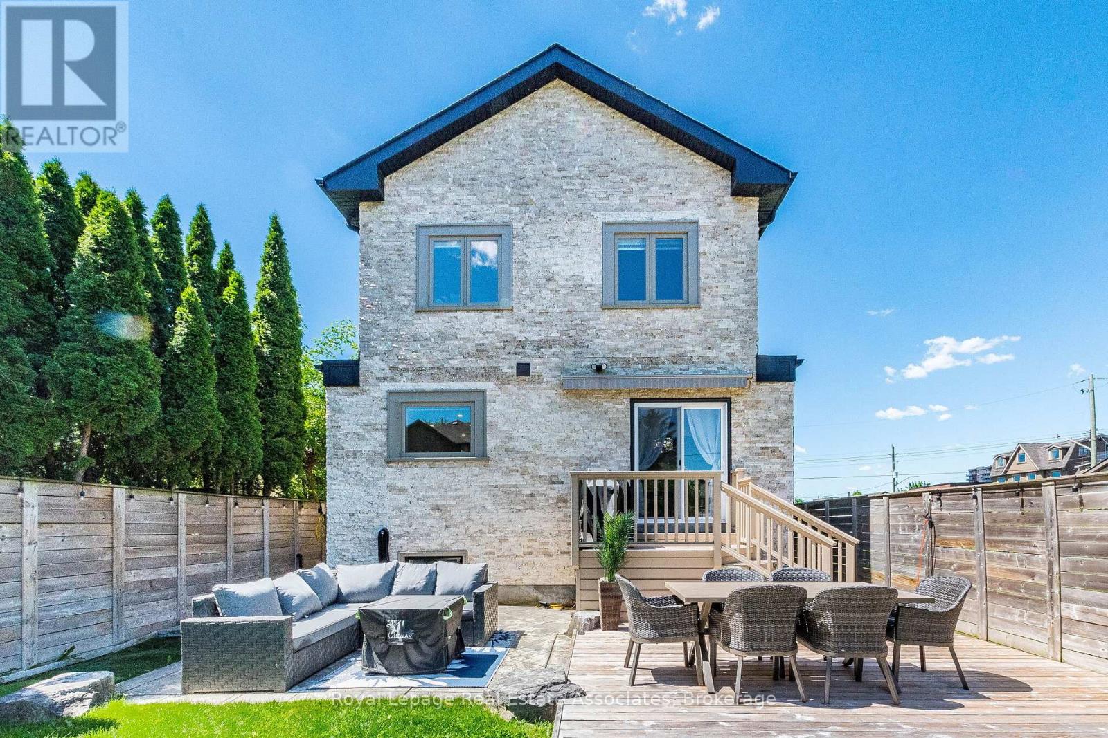 1071 Westmount Avenue, Mississauga, Ontario  L5E 1X5 - Photo 46 - W13449988