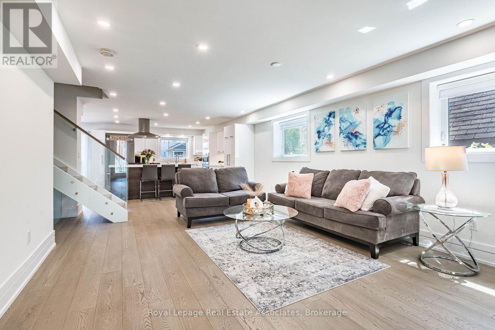 1071 Westmount Avenue, Mississauga, Ontario  L5E 1X5 - Photo 7 - W13449988