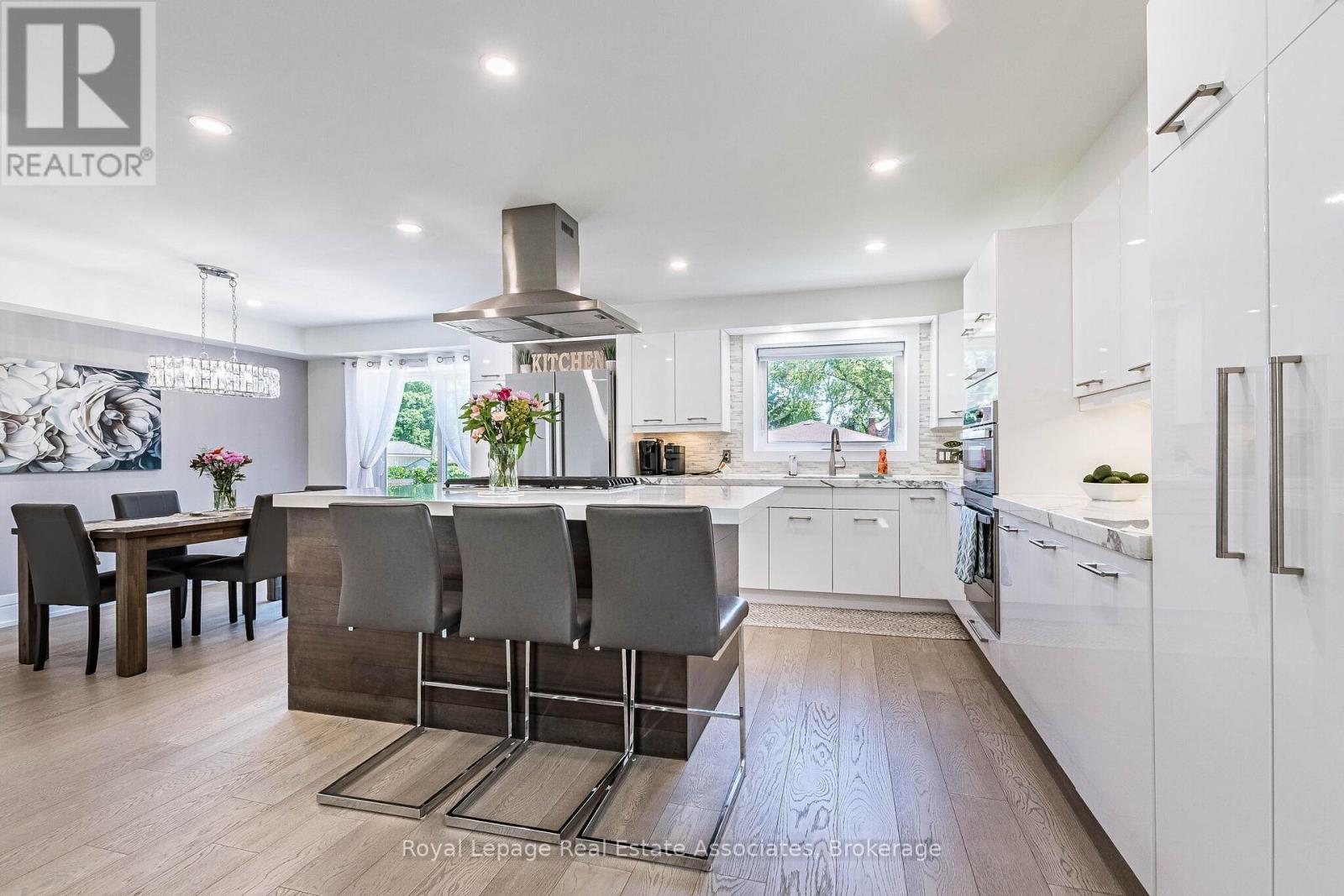 1071 Westmount Avenue, Mississauga, Ontario  L5E 1X5 - Photo 9 - W13449988