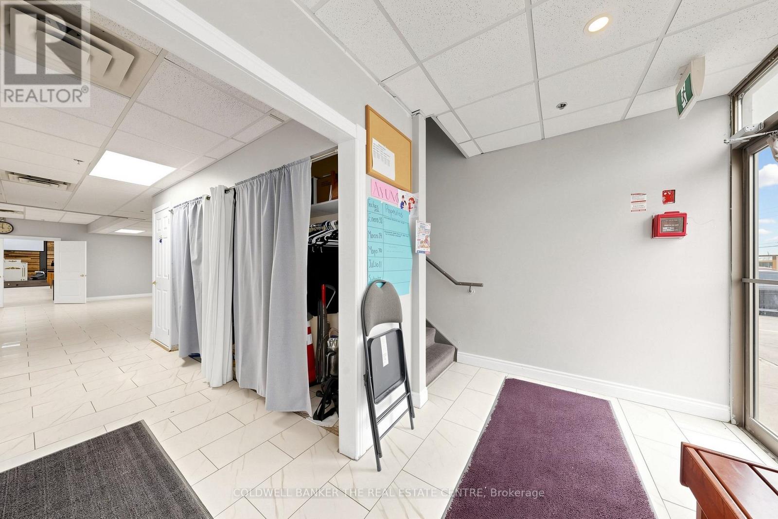 34 - 94 Kenhar Drive, Toronto, Ontario  M9L 1N2 - Photo 5 - W13450008