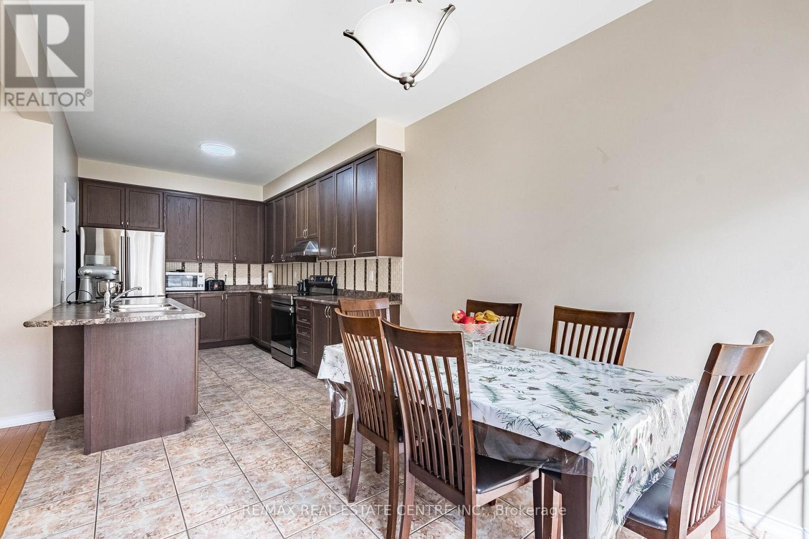 7 Loftsmoor Drive, Brampton, Ontario  L6R 3R8 - Photo 17 - W13450094