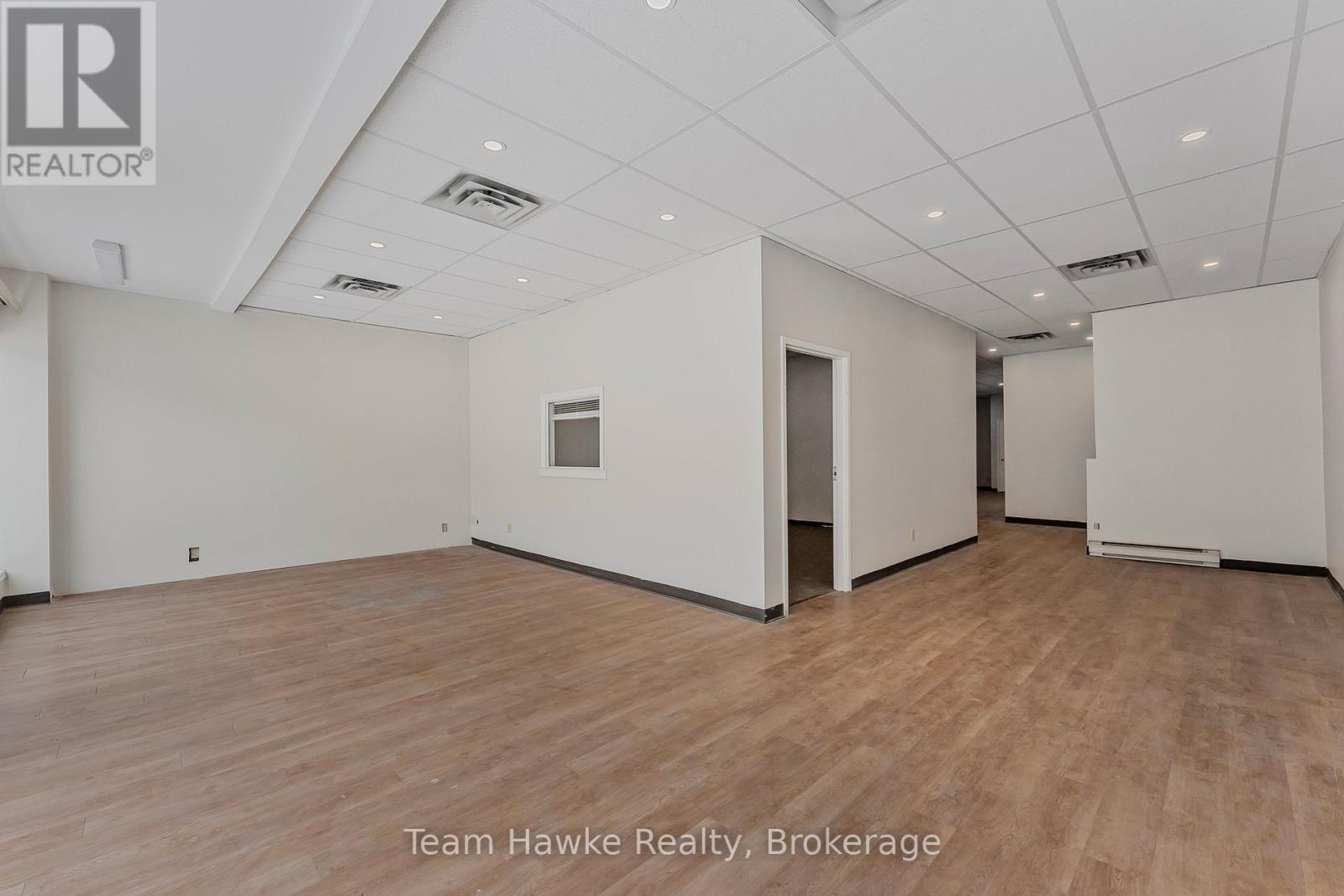101 Main Street, Penetanguishene, Ontario  L9M 1S9 - Photo 7 - S13450354