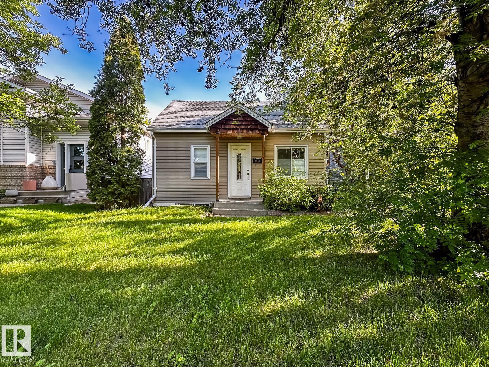 9612 74 Av Nw, Edmonton, Alberta  T6E 1E6 - Photo 2 - E4493879