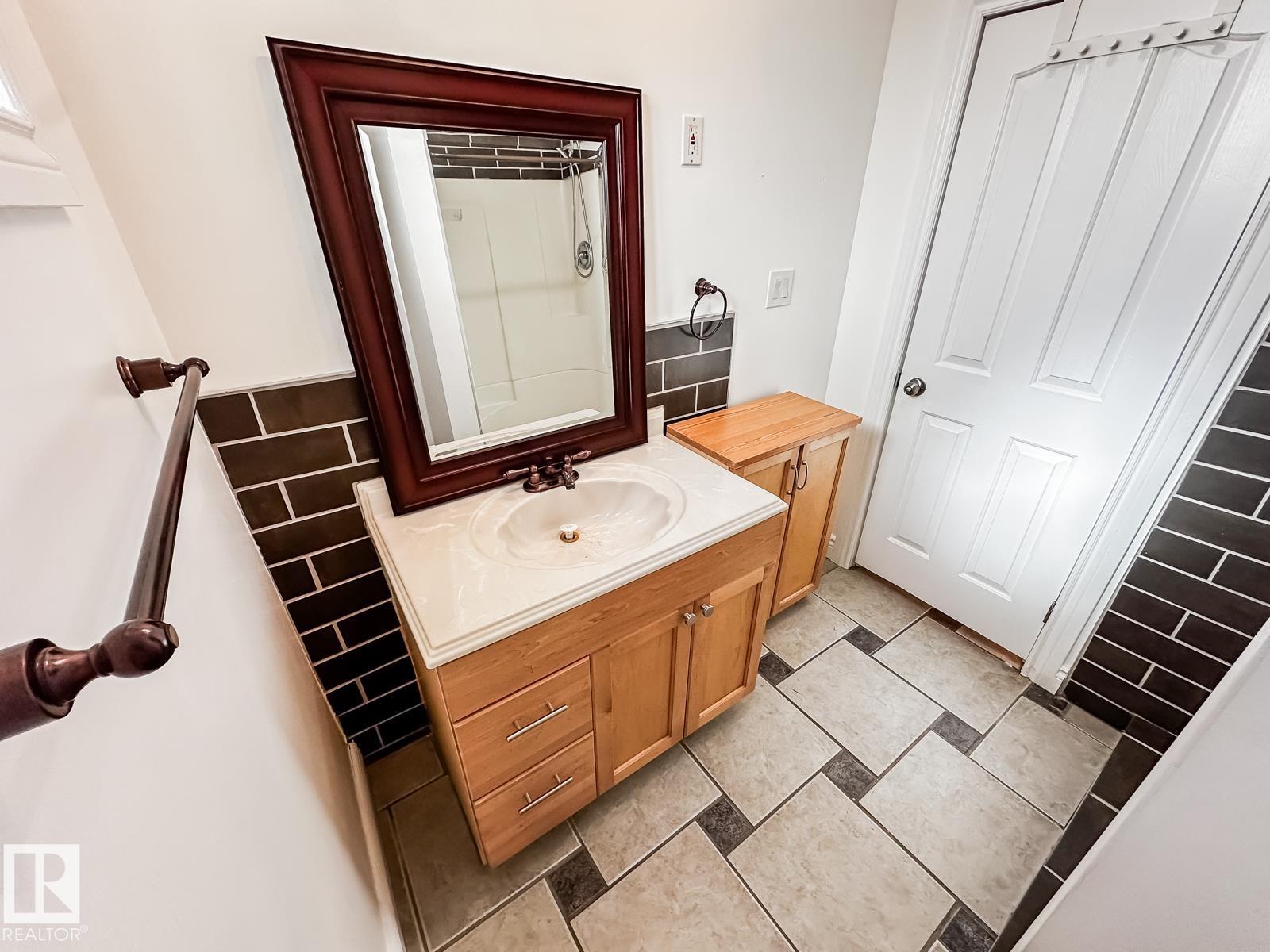 9612 74 Av Nw, Edmonton, Alberta  T6E 1E6 - Photo 22 - E4493879