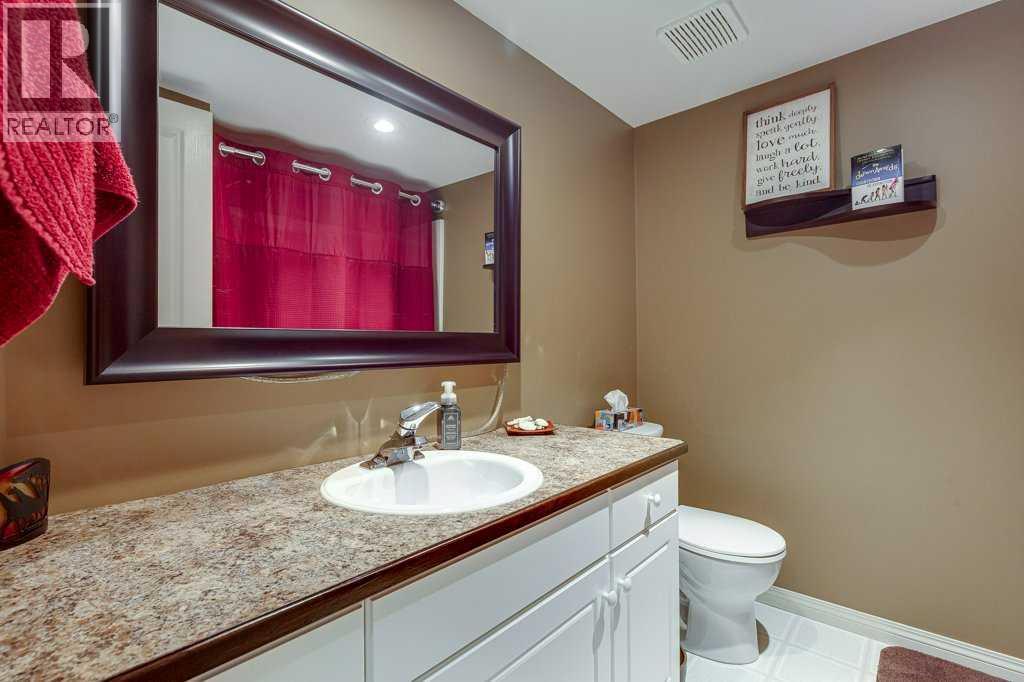 32 Duval Close, Red Deer, Alberta  T4R 2Y7 - Photo 35 - A2320022