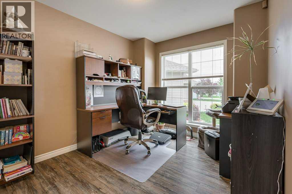 32 Duval Close, Red Deer, Alberta  T4R 2Y7 - Photo 7 - A2320022