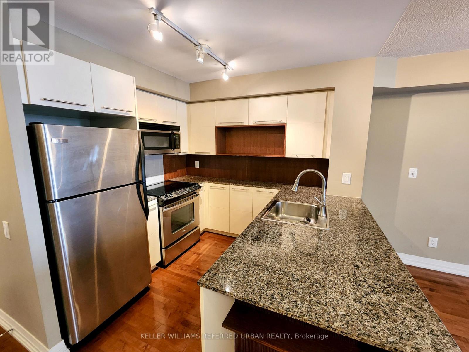 808 - 25 Carlton Street, Toronto, Ontario  M5B 1L4 - Photo 3 - C13450426