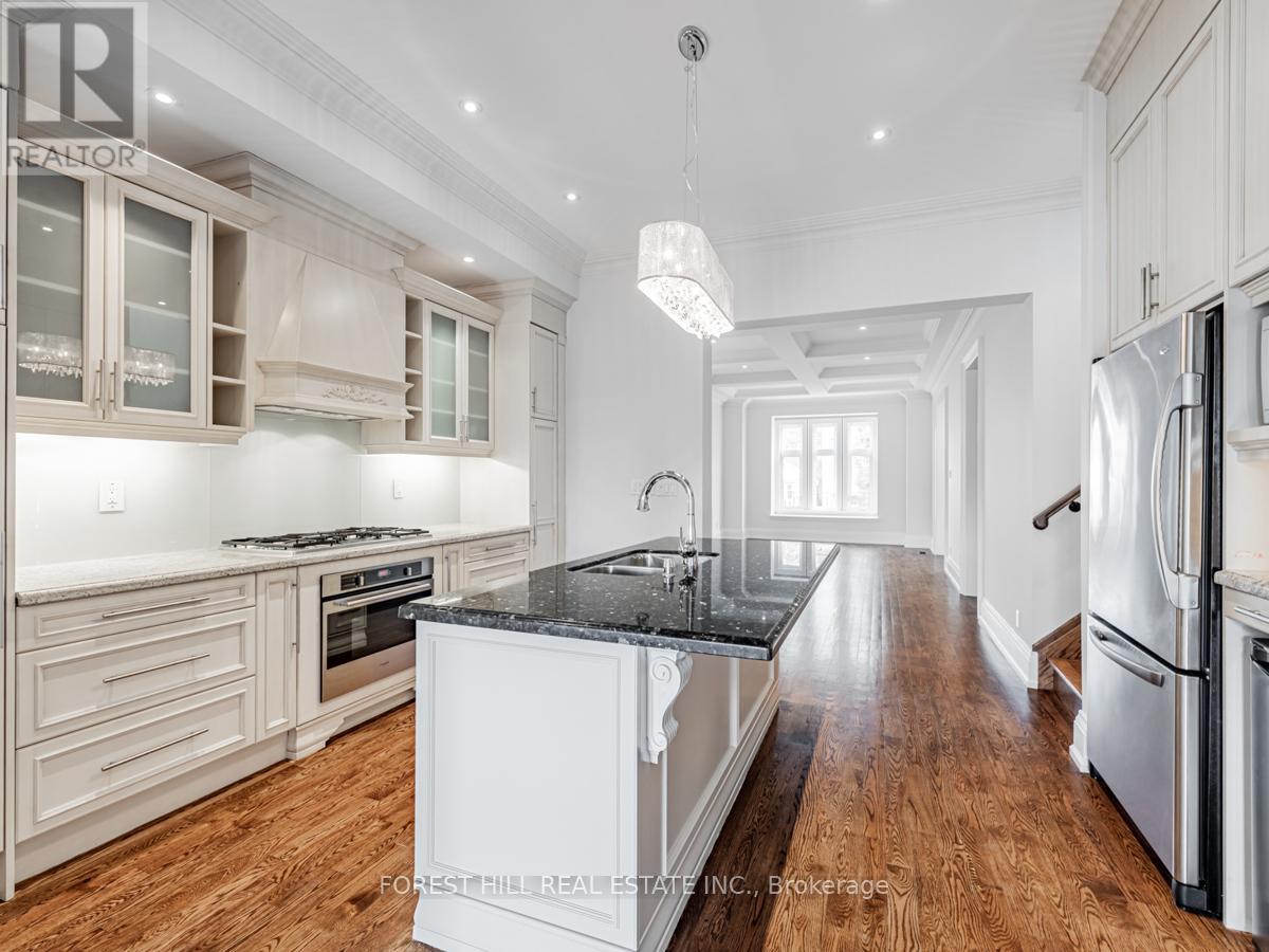 415 DELORAINE AVENUE Toronto (Bedford Park-Nortown), ON M5M 2B9