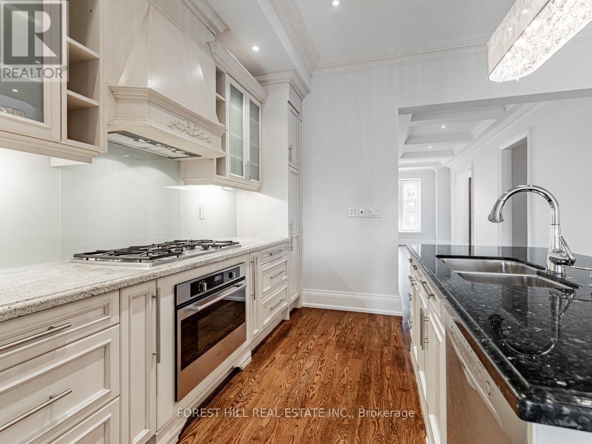 415 DELORAINE AVENUE Toronto (Bedford Park-Nortown), ON M5M 2B9