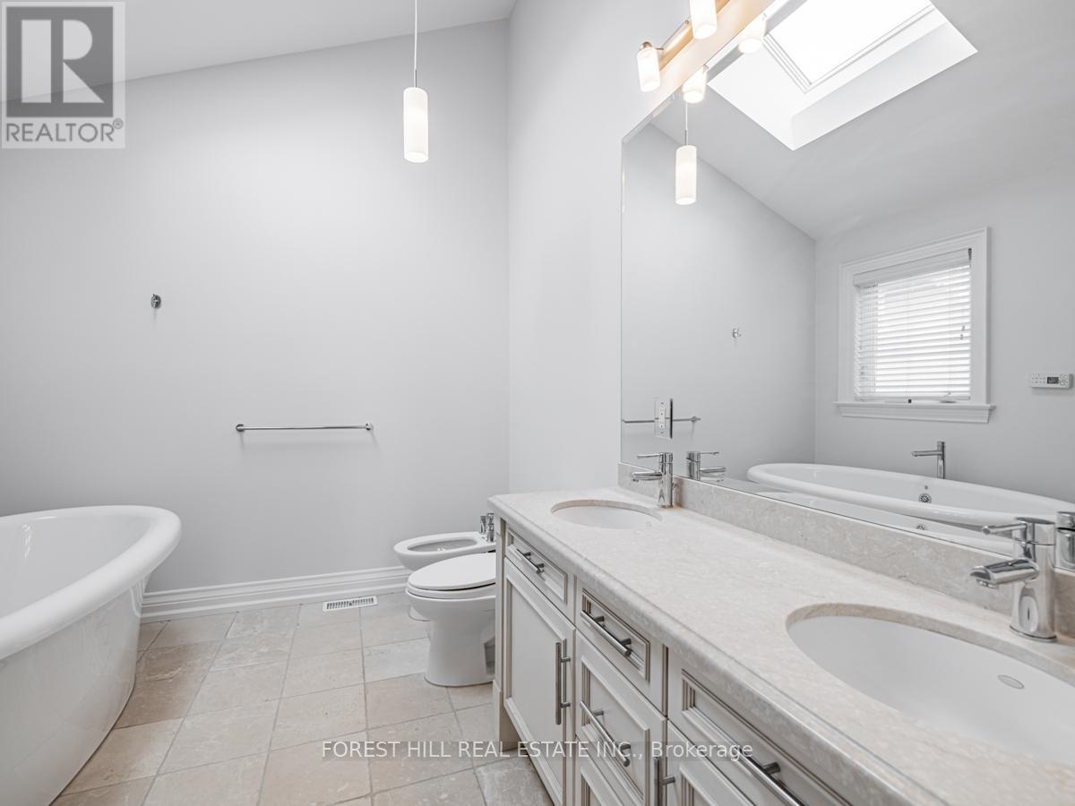 415 DELORAINE AVENUE Toronto (Bedford Park-Nortown), ON M5M 2B9