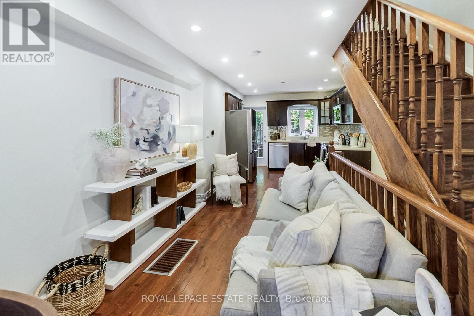 739 Craven Road, Toronto, Ontario  M4L 2Z7 - Photo 5 - E13450176