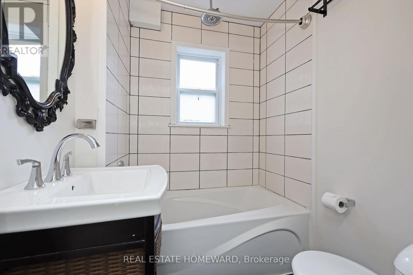 288 Greenwood Avenue, Toronto, Ontario  M4L 2R7 - Photo 10 - E13450234