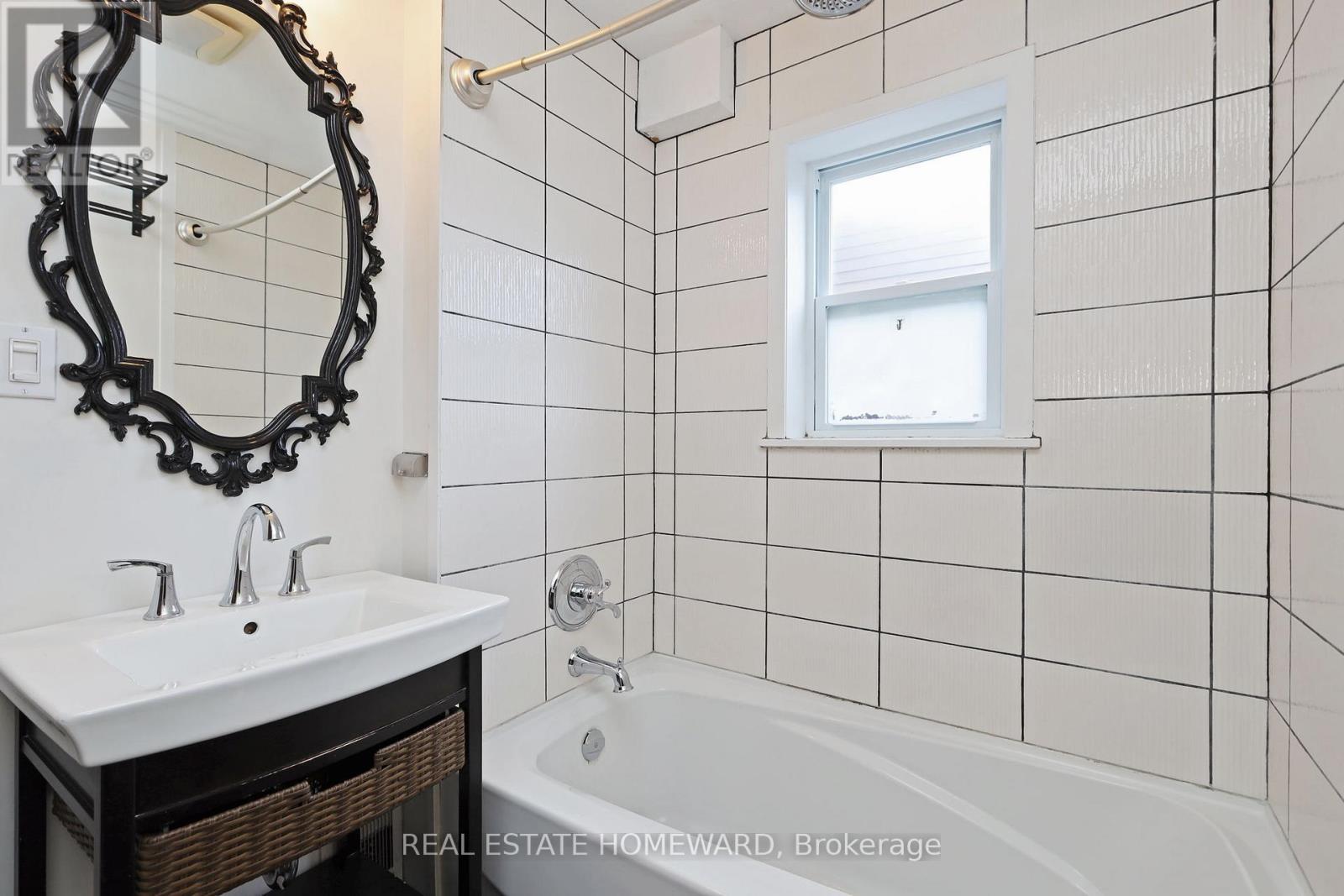288 Greenwood Avenue, Toronto, Ontario  M4L 2R7 - Photo 11 - E13450234
