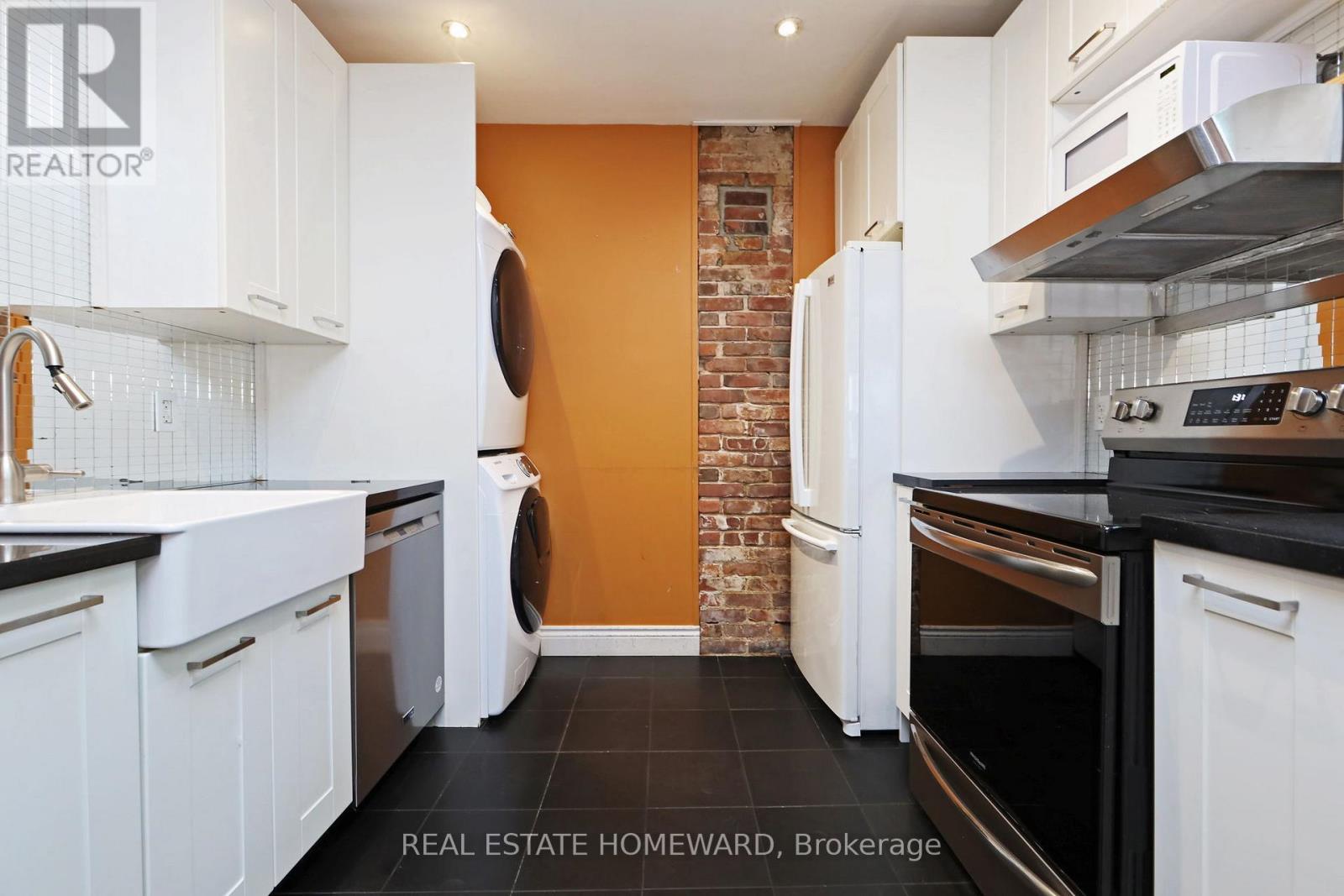 288 Greenwood Avenue, Toronto, Ontario  M4L 2R7 - Photo 13 - E13450234