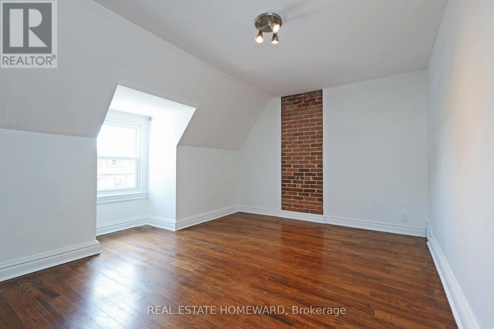 288 Greenwood Avenue, Toronto, Ontario  M4L 2R7 - Photo 19 - E13450234