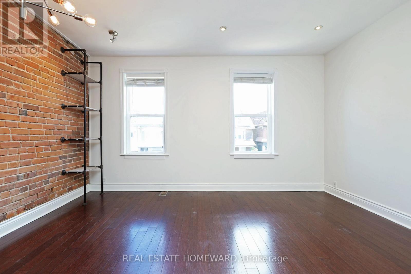 288 Greenwood Avenue, Toronto, Ontario  M4L 2R7 - Photo 4 - E13450234