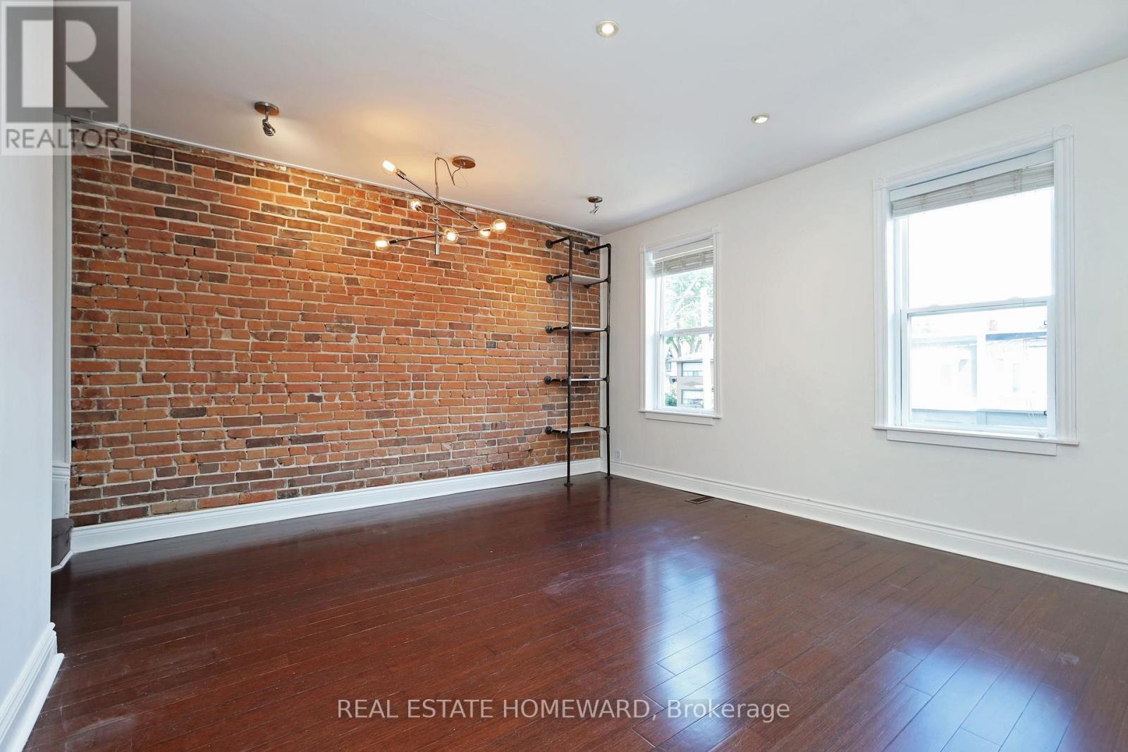 288 Greenwood Avenue, Toronto, Ontario  M4L 2R7 - Photo 5 - E13450234