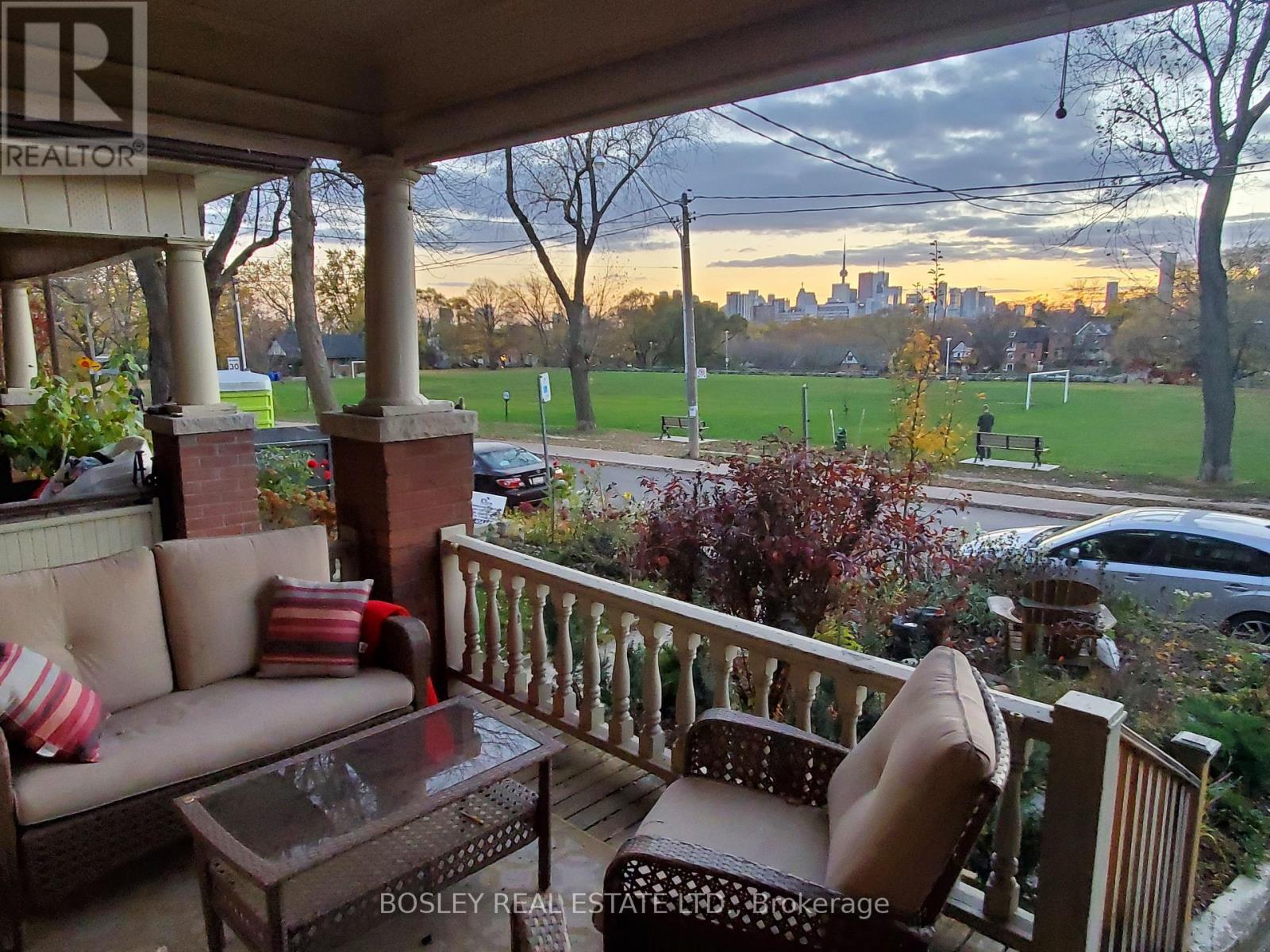 Upper - 597 Carlaw Avenue, Toronto, Ontario  M4K 3K4 - Photo 4 - E13450318