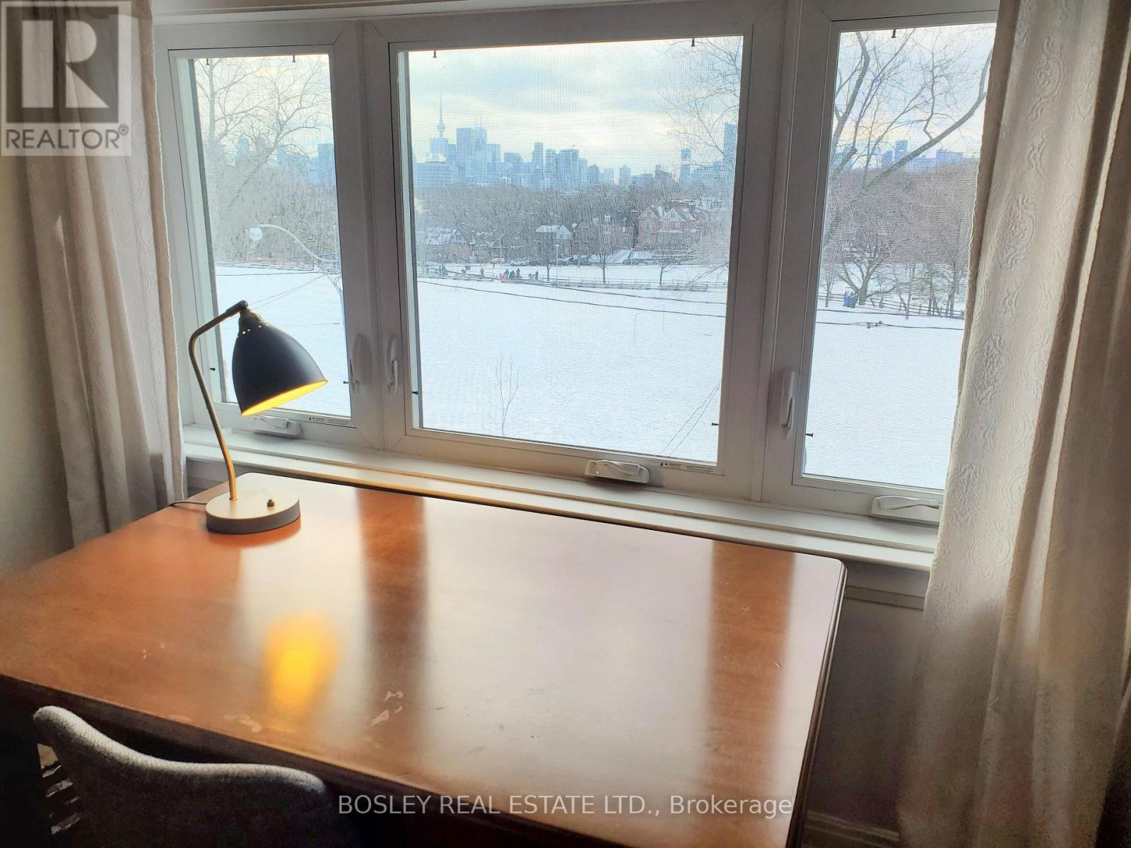 Upper - 597 Carlaw Avenue, Toronto, Ontario  M4K 3K4 - Photo 7 - E13450318