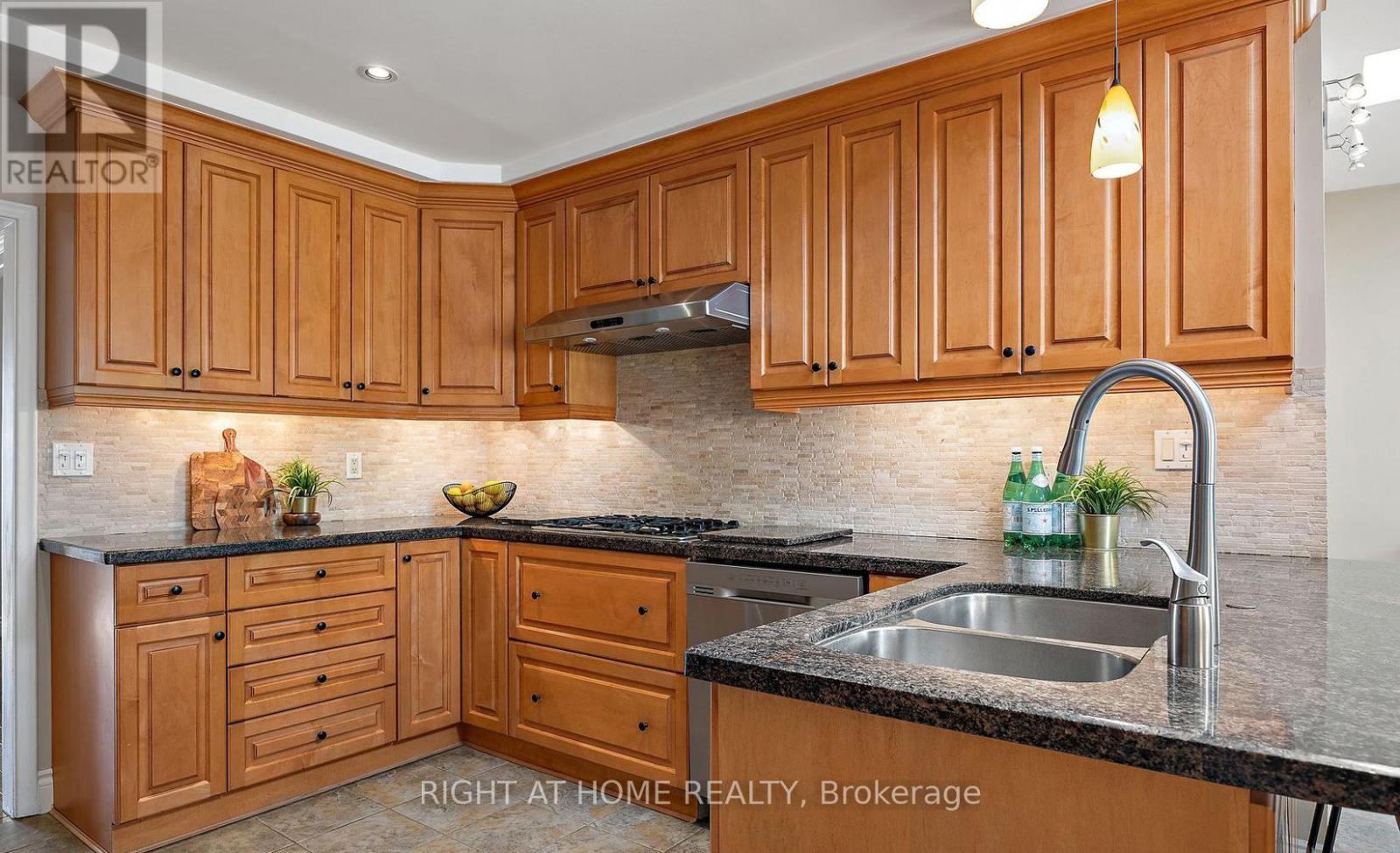 40 Catalina Drive, Toronto, Ontario  M1M 1K6 - Photo 13 - E13450400