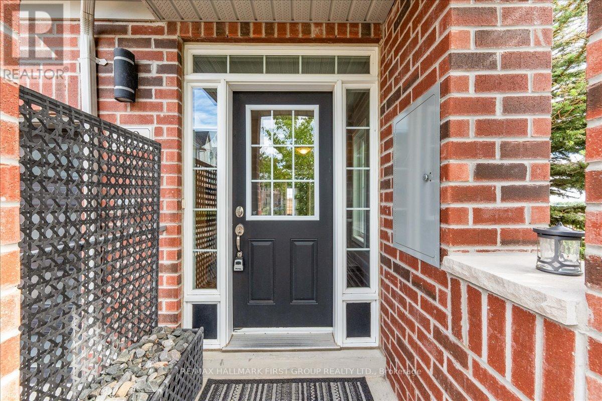 90 Magpie Way, Whitby, Ontario  L1N 0K5 - Photo 3 - E13450454