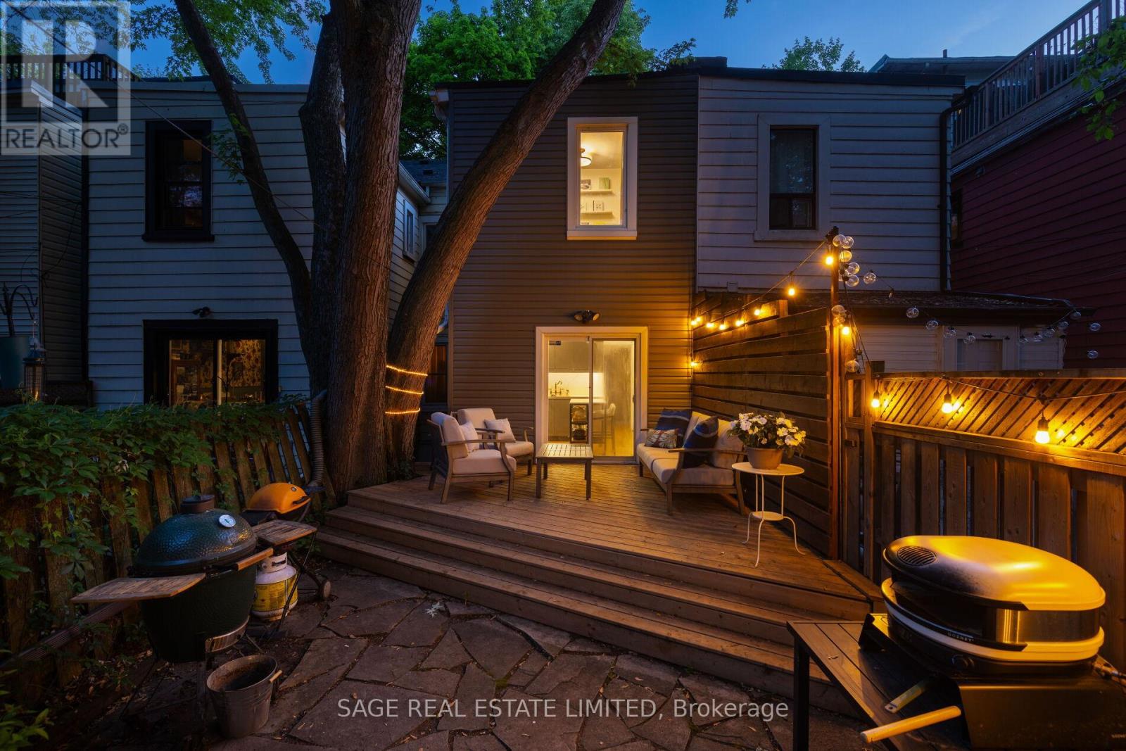 283 Booth Avenue, Toronto, Ontario  M4M 2M7 - Photo 2 - E13450508