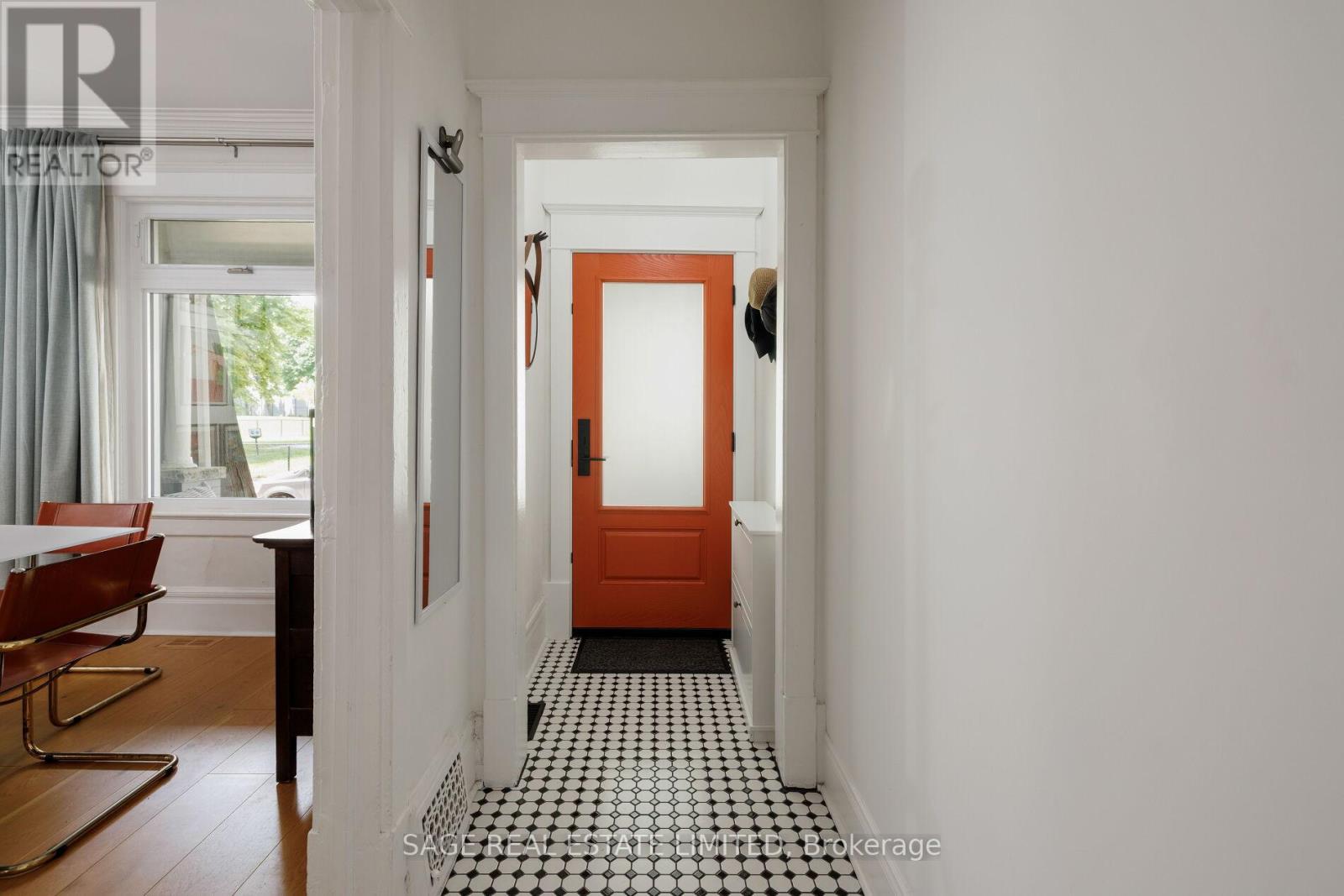 283 Booth Avenue, Toronto, Ontario  M4M 2M7 - Photo 5 - E13450508