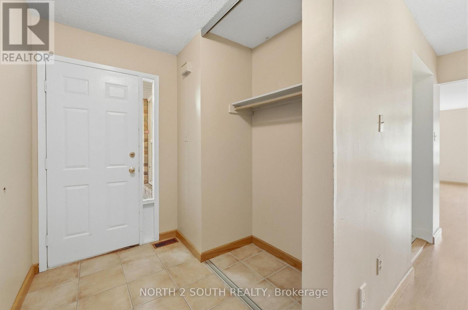 9 Millbank Court, Vaughan, Ontario  L4J 6C4 - Photo 4 - N13450188