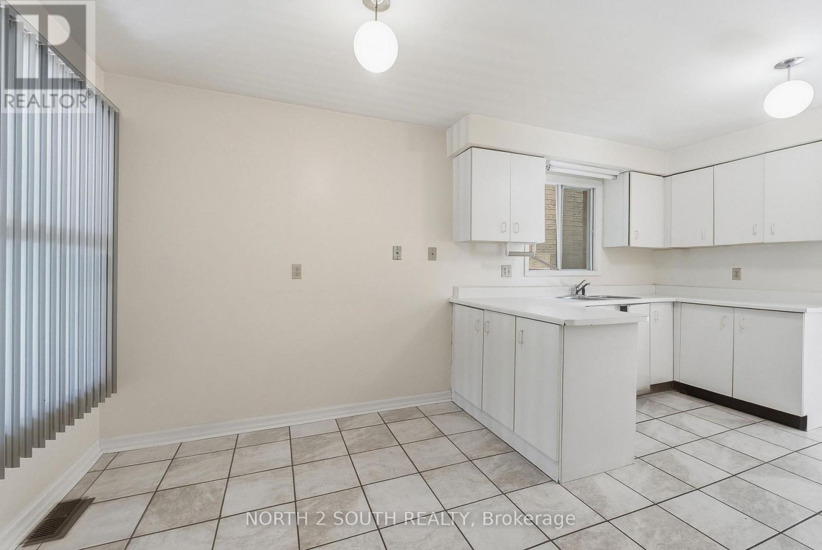 9 Millbank Court, Vaughan, Ontario  L4J 6C4 - Photo 8 - N13450188