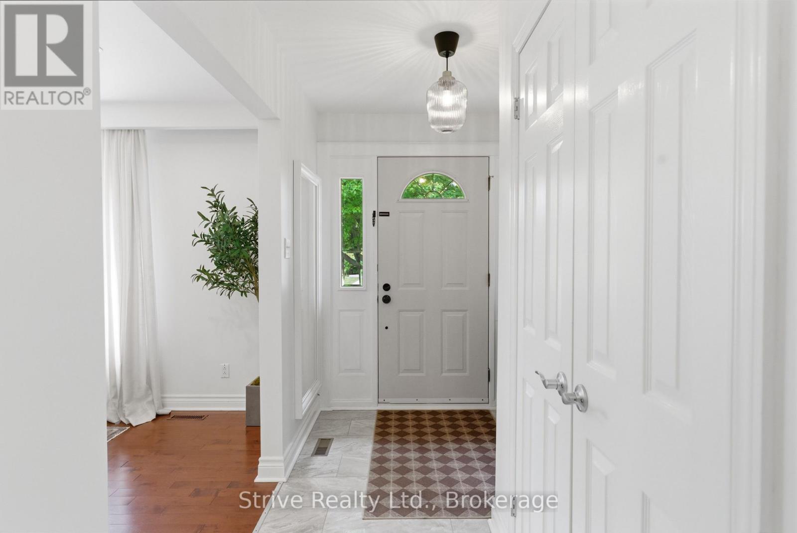 7 Albery Crescent, Ajax, Ontario  L1S 2Y2 - Photo 4 - E13450628