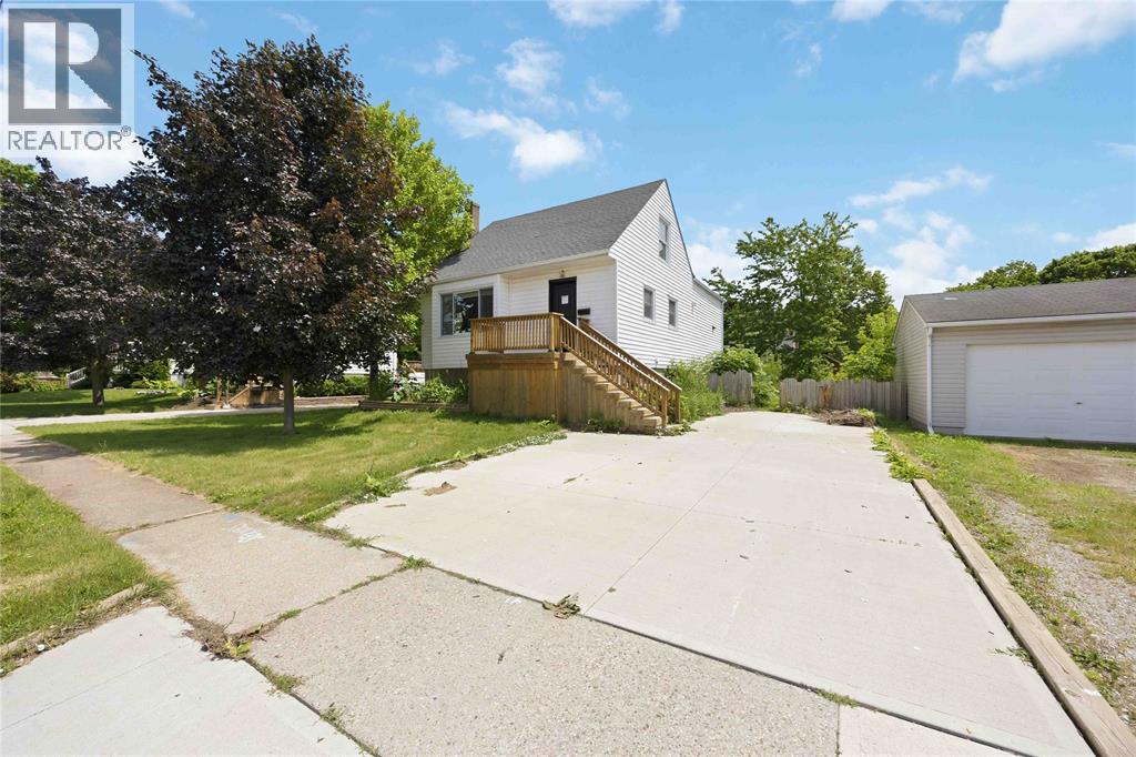 782 KEMBER AVENUE, Sarnia, Ontario