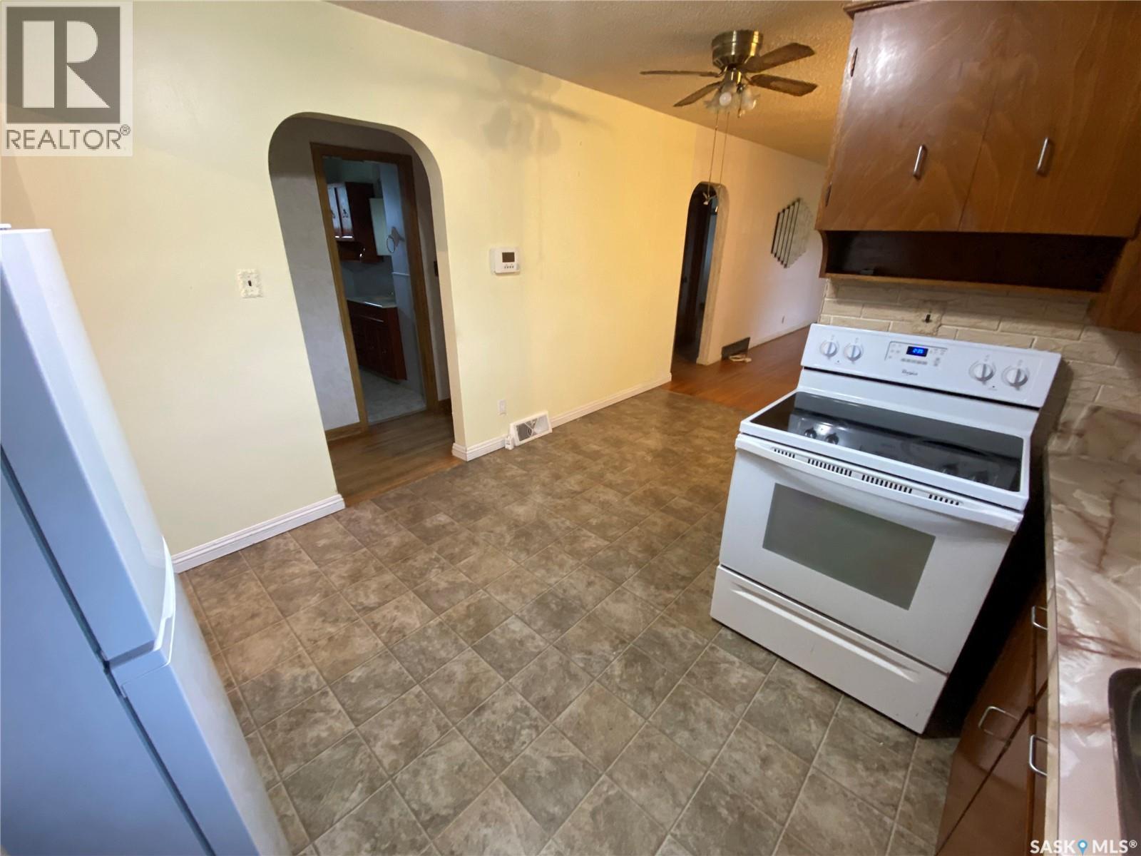 192 Third Avenue S, Yorkton, Saskatchewan S3N 1E7 - Photo 4 - SK039339
