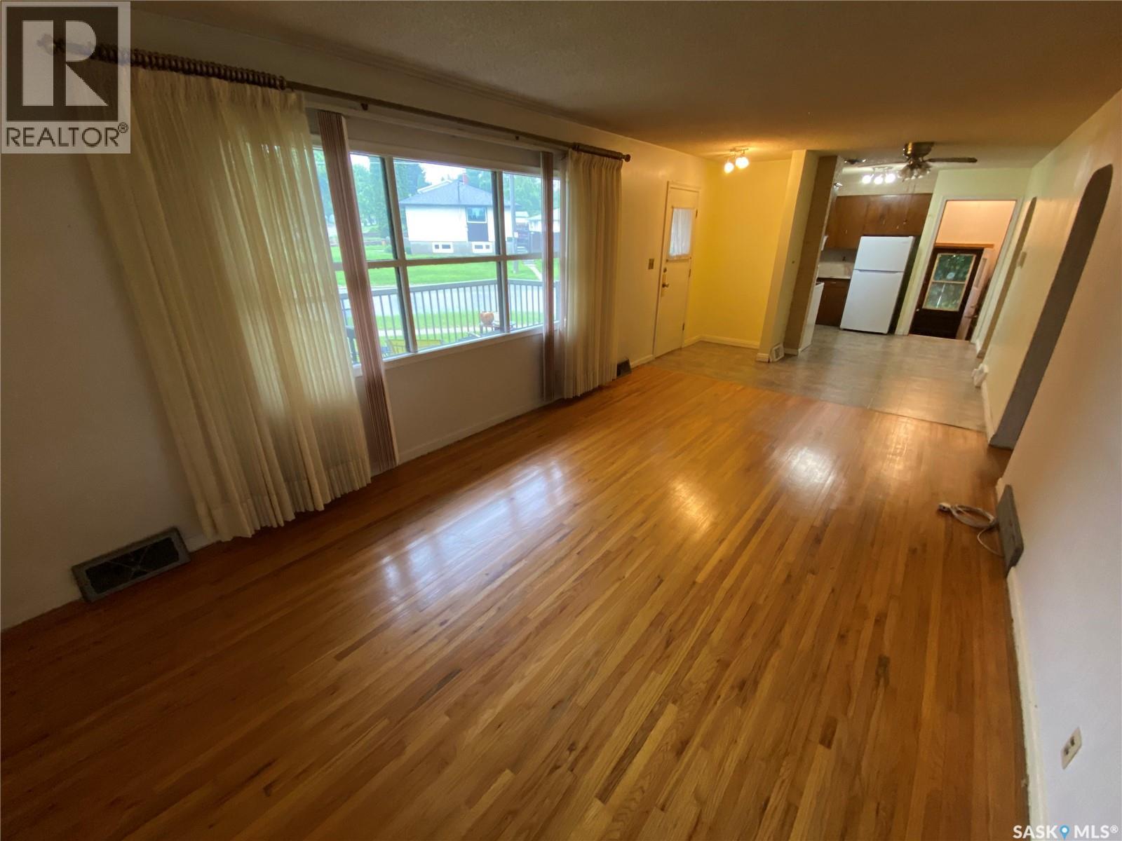 192 Third Avenue S, Yorkton, Saskatchewan S3N 1E7 - Photo 5 - SK039339