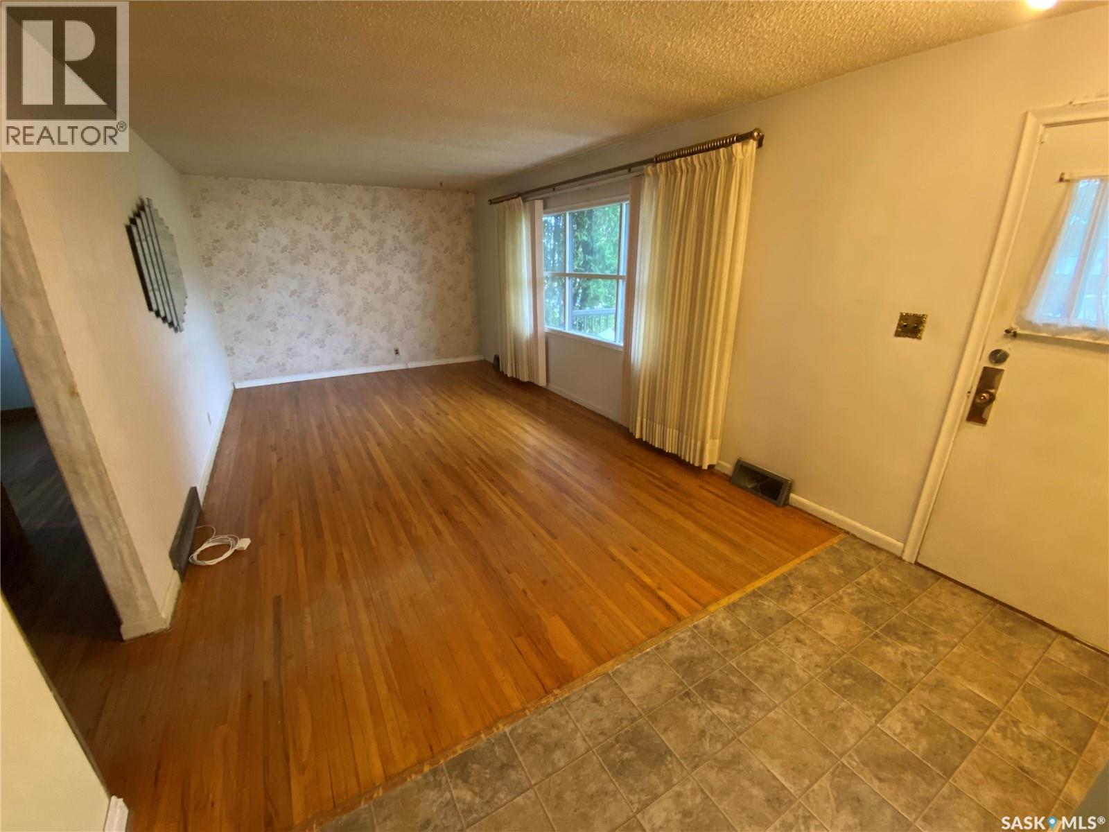 192 Third Avenue S, Yorkton, Saskatchewan S3N 1E7 - Photo 6 - SK039339