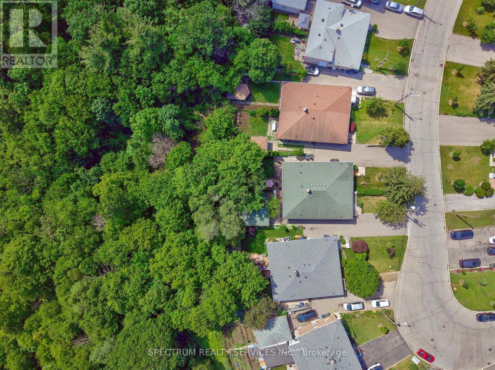 37 Newlin Crescent, Toronto, Ontario  M3L 1X5 - Photo 5 - W13450214