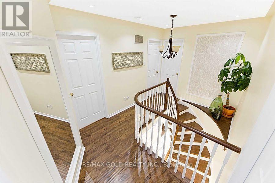 3848 Periwinkle Crescent, Mississauga, Ontario  L5N 6W8 - Photo 11 - W13450236