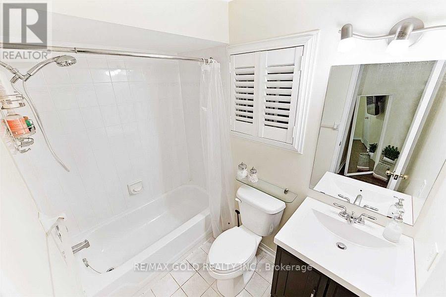 3848 Periwinkle Crescent, Mississauga, Ontario  L5N 6W8 - Photo 13 - W13450236