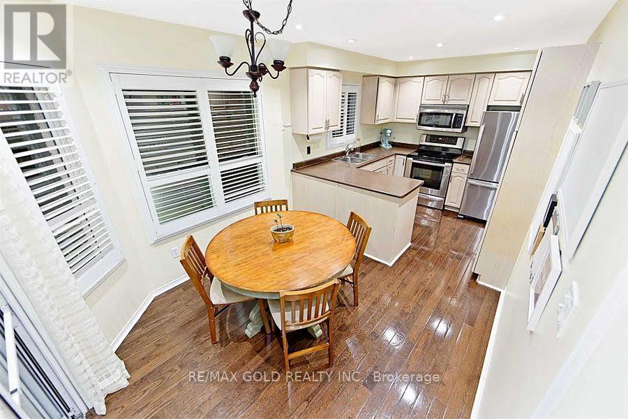 3848 Periwinkle Crescent, Mississauga, Ontario  L5N 6W8 - Photo 6 - W13450236